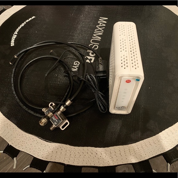 ARRIS SURFboard SB6141 Cable Modem - Picture 1 of 3